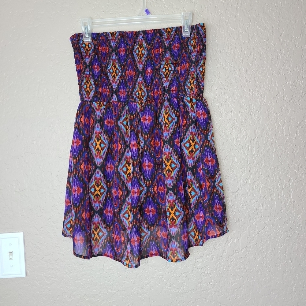 Geometric pattern flowy halter - Picture 2 of 4